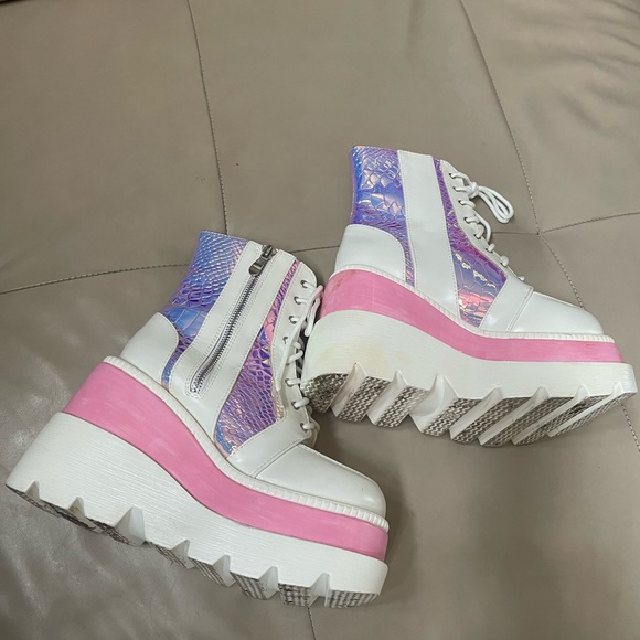 Cape Robbin Holographic Radio Chunky Pink White Ankle Platform Boots, Size 7M - Picture 3 of 5